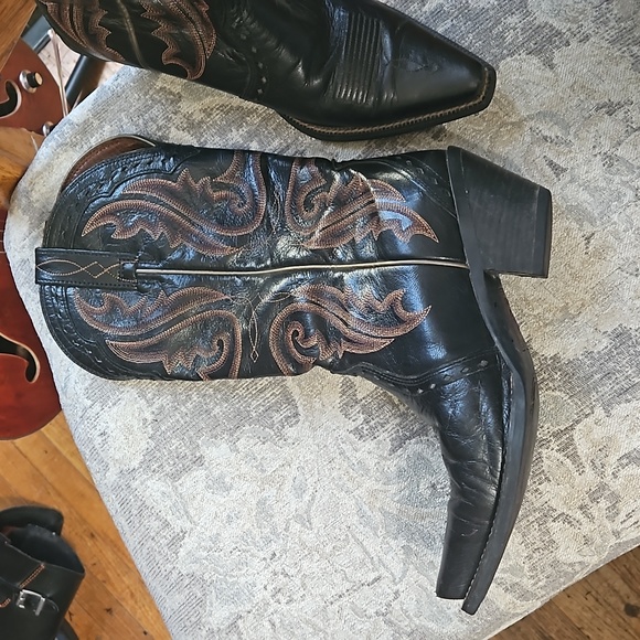ARIAT Snip Toe Black Boots - Picture 3 of 16